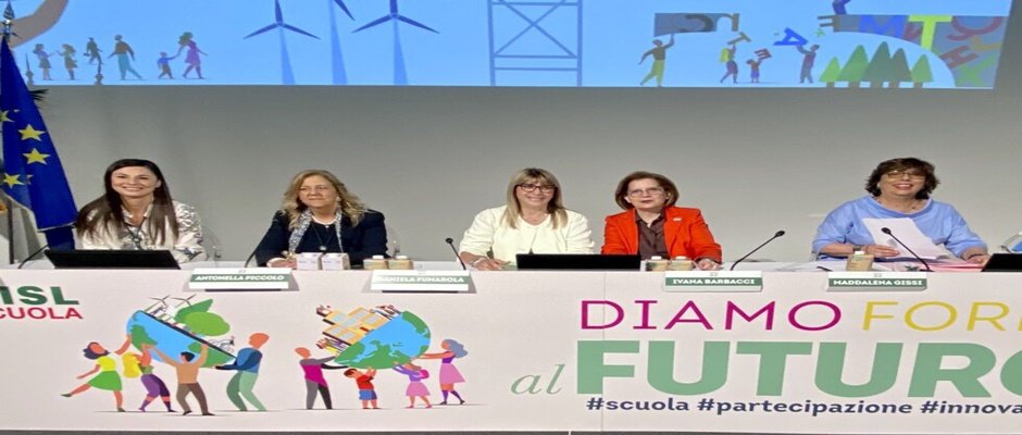 FUMAROLA: Abbiamo una grande responsabilità nella scuola e fuori dalla scuola: promuovere un messaggio forte del rispetto della persona e della vita. 